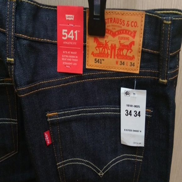 🚨 NWT 🚨 Dark denim blue Levi's jeans - Picture 3 of 4